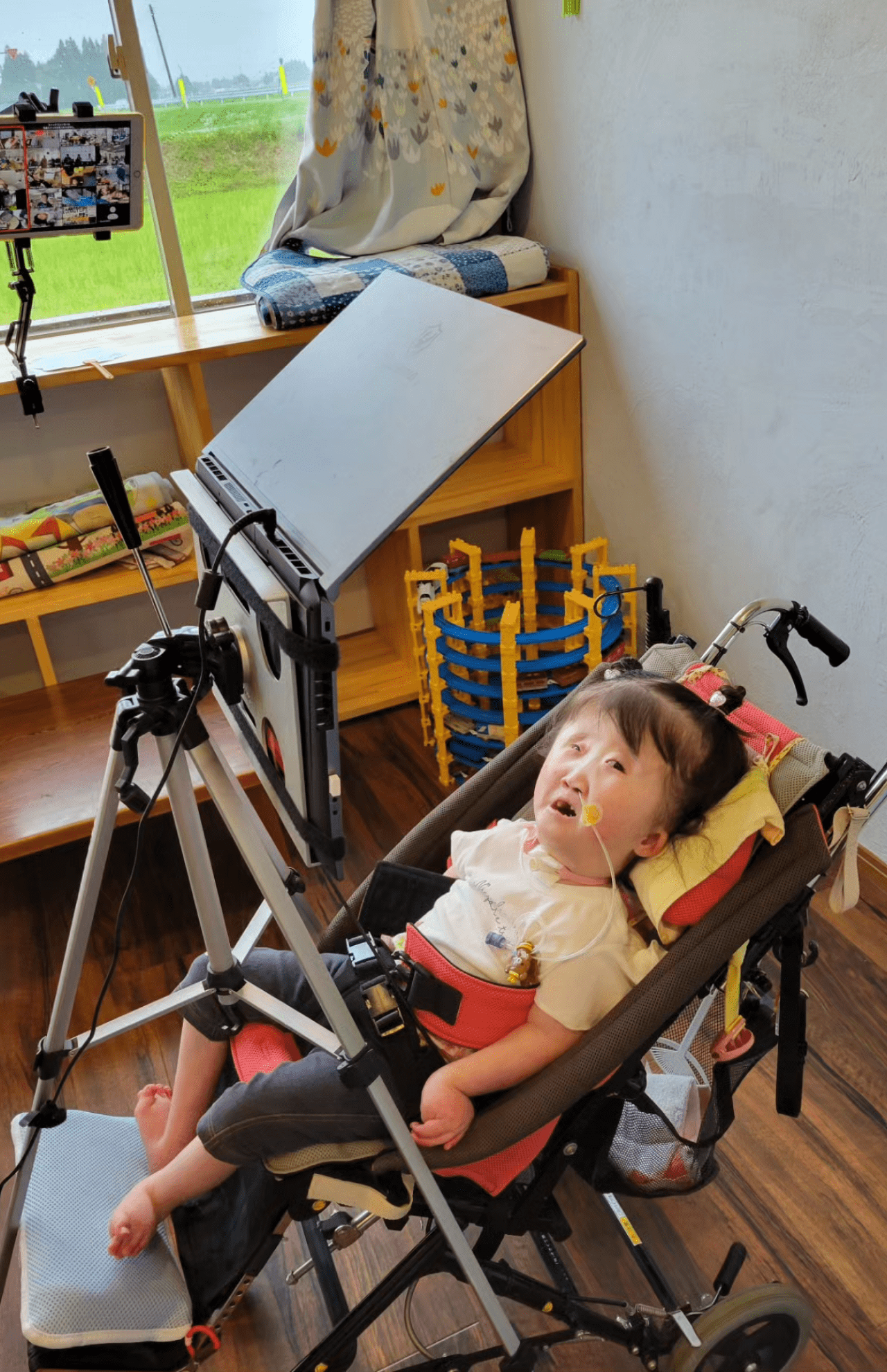 視線の動きをトラッキングして絵を描く取り組みは地元の新聞にも取り上げられ広がりをみせている