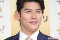 鈴木亮平、ネットフリックス実写映画『シティーハンター』再現度高すぎの冴羽獠ボディにレジェンド“筋肉博…