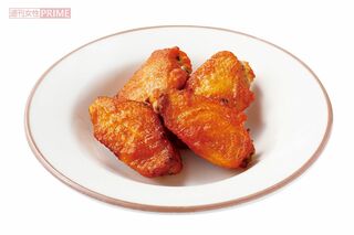 肉づきの良い手羽中のうまみがたまらない。マイルドな味つけなので子どもたちにも。『辛味チキン』300円