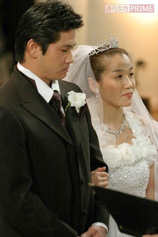 パリ市内のアメリカンチャーチで結婚式を挙げる谷亮子夫妻（2003年）