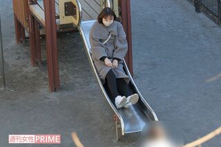 12月25日、自宅近所の公園に娘を連れて現れた篠田麻里子