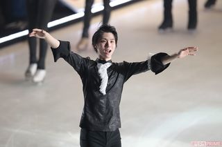 演技が終わった後、あどけない表情でファンの声援に応えるゆづはいつもと変わらず　撮影／坂本清