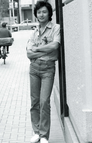 三田村邦彦、写真は'82年。映画『限りなく透明に近いブルー』（'79年）でデビュー。『必殺仕事人』（'79年〜'81年）をはじめとする必殺シリーズの飾り職人・秀役で人気者に。『ママはアイドル！』（'87年）など多数のドラマに出演。長男・三田村瞬と三男・中山麻聖は俳優に（撮影／週刊女性写真班）