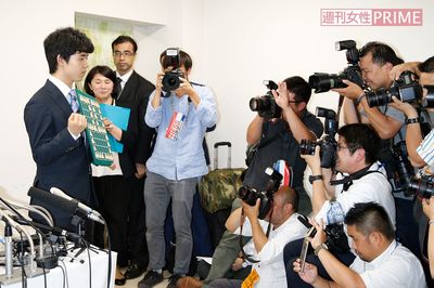 羽生三冠の理恵夫人も思わずうなずいた、藤井聡太四段との共通点とは