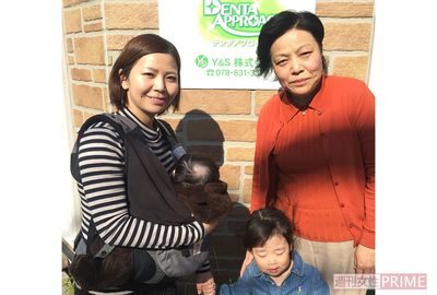 「義父の頭に液体500種類を塗布」がきっかけ、うどん店ママによる大発明とは