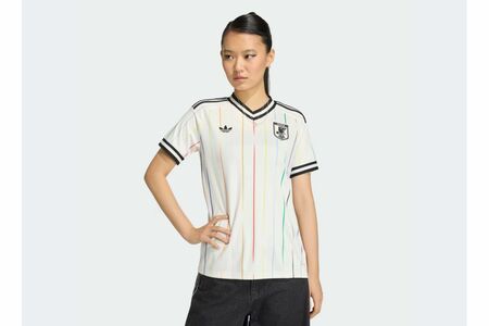 サッカー日本代表アウェーユニホーム（アディダス公式サイトより）