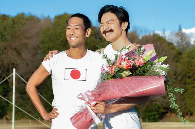 ともに走り抜けた中村勘九郎も、満面の笑みで生田をいたわった