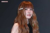 益若つばさ、ボディライン強調のガールズ競輪ユニフォームをデザイン&着用にファン釘付け