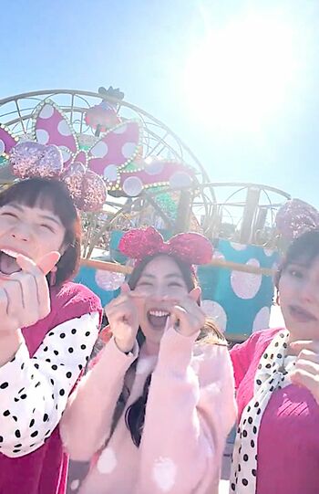 物議を醸しているカチューシャをつけてパレードを楽しむ動画（東京ディズニーリゾート公式Xより）