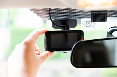 専門家に聞いたドライブレコーダーの選び方、過激な《あおり運転》から身を守るために