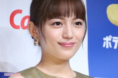 川口春奈が行きつけの居酒屋を激励！ 多忙の合間に届けた“手土産”