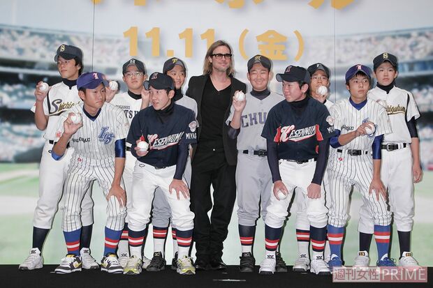 東日本大震災の被災地の野球少年たちを招きサインボールをプレゼントしエールを送っていた（撮影／本誌写真班）