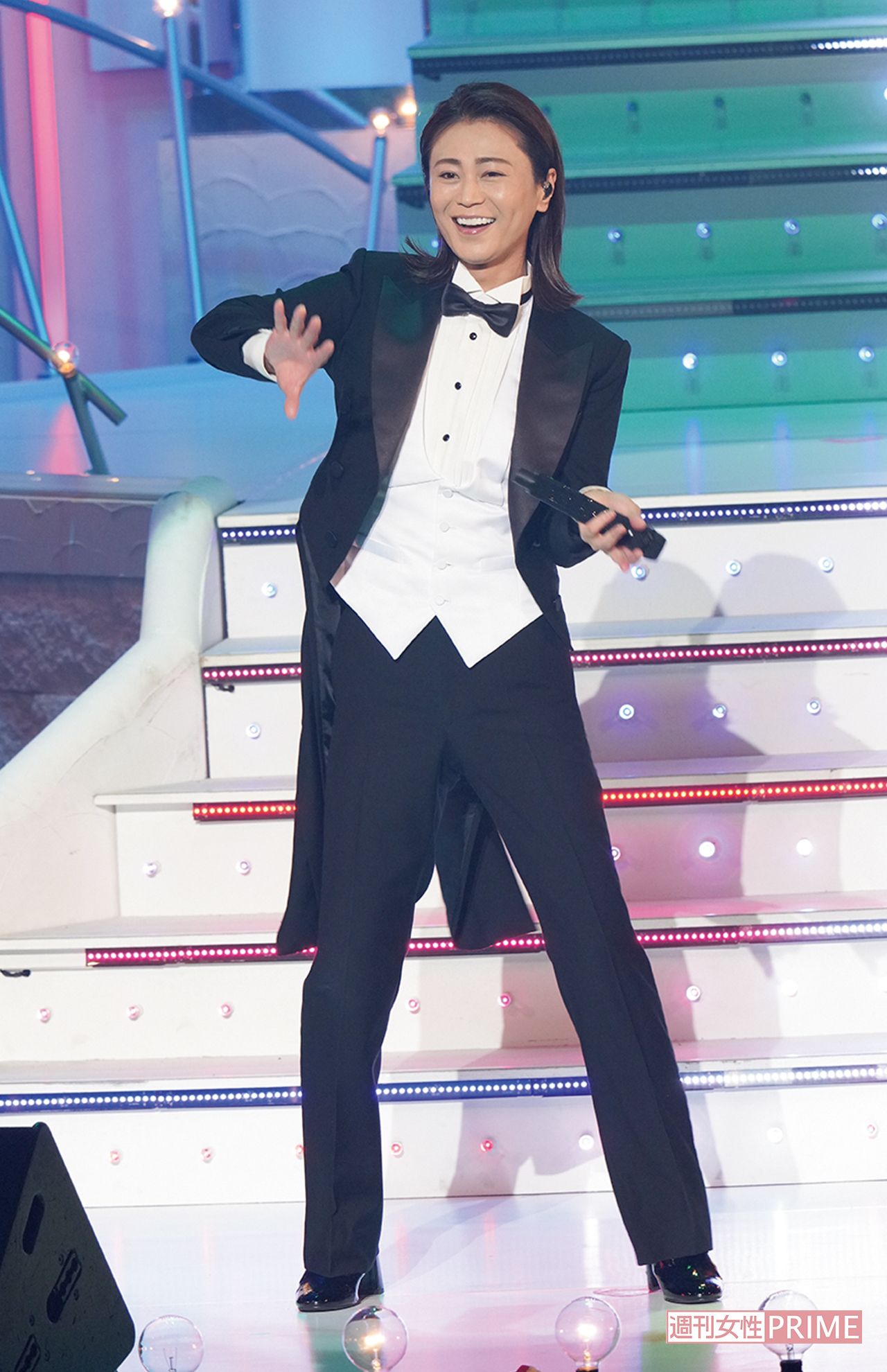 フォーマルな黒の燕尾服で『母』『櫻』『星空の秋子』など　撮影／廣瀬靖士