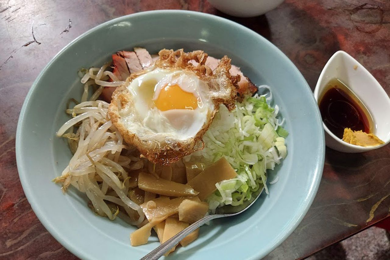 オリジナルメニューの酔来丼　写真提供／下関マグロ