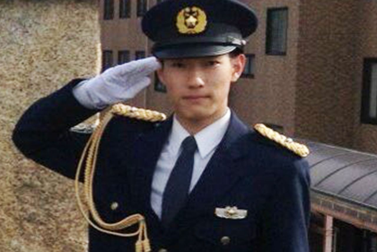 警察官時代の小川敬士容疑者（SNSより）