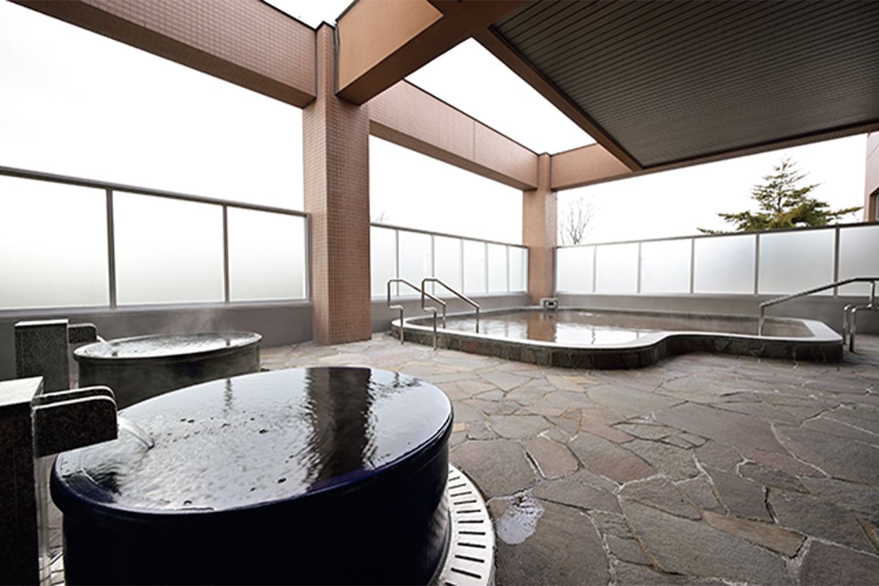 保湿＆美肌効果が期待できるモール泉。日帰り入浴は大人700円（平日割引600円）