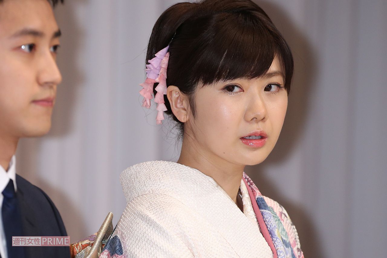 結婚会見を開いた福原愛と江宏傑（2016年）