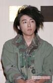 2004年、窪塚俊介主演舞台『歩兵の本領』制作会見に出席した高橋一生