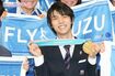 「飛べ!ゆづ!」のタオルのように、次回の北京大会や「4回転半」「5回転」への期待がかかるゆづ。まずは右脚をしっかりと治してから 撮影/吉岡竜紀