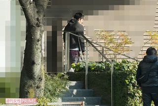 長めの散歩だったのか1時間ほどで戻ってきた。表情は険しかった