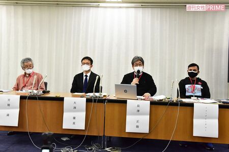 記者会見をした北関東医療相談会の事務局長・長澤正氏と大澤氏、ミョーチョーチョーさんら（撮影／畔柳ユキ）