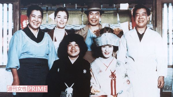 佐藤蛾次郎夫妻と寅さんたち。篠山紀信氏が撮影した貴重な一枚