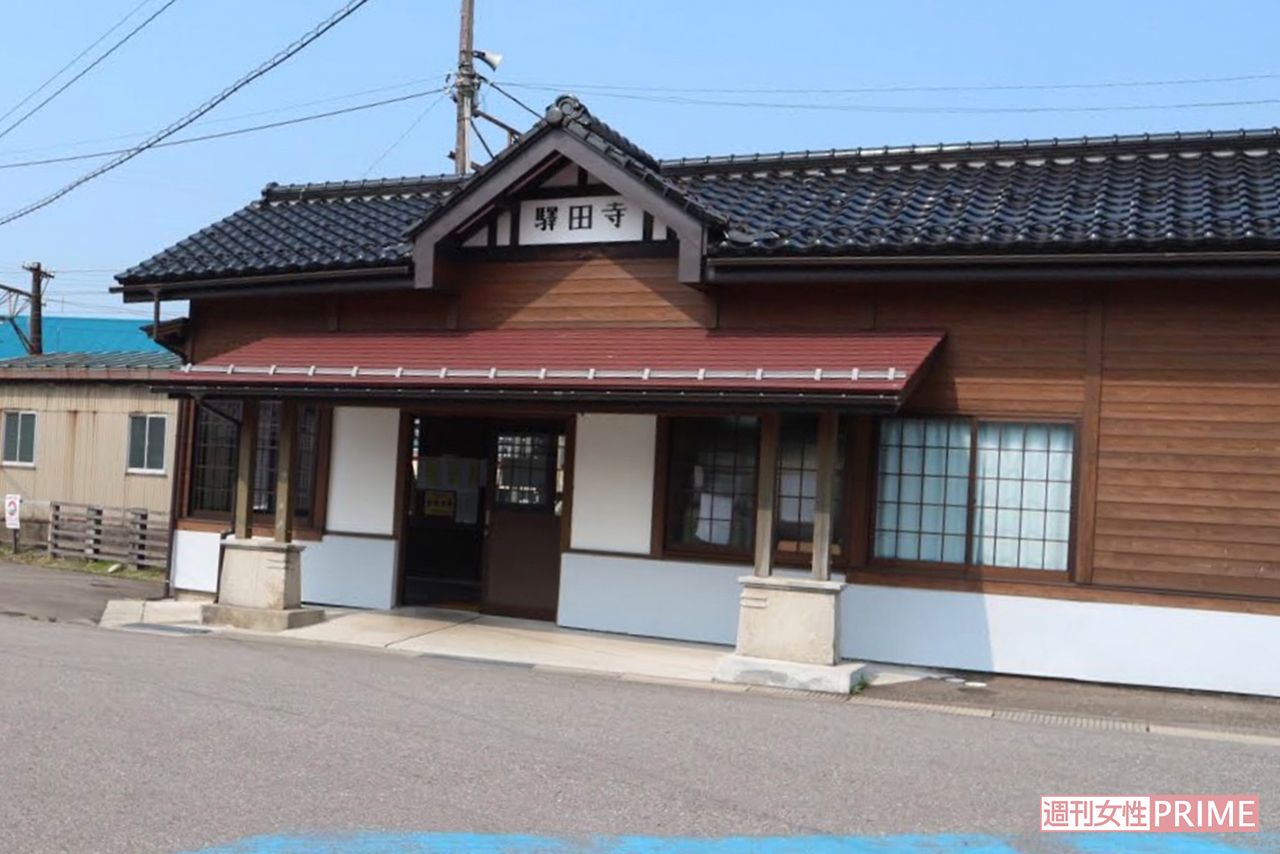 富山地方鉄道寺田駅でも、駅長らが可愛がっていた看板猫の小太郎ほか数匹が行方不明になっている。現場では新村容疑者の目撃情報も