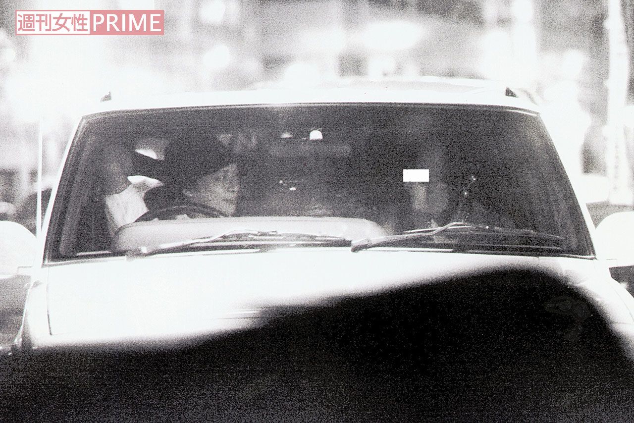 最近は一緒に車で外出するなど、香取とA子さんの目撃情報が増えた