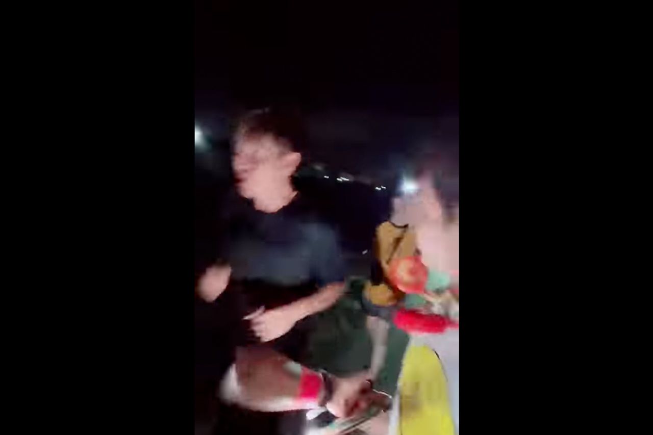 26日深夜ごろ、配信をしながら『24時間テレビ』のランナー・ヒロミに近づいたしんやっちょ（「しんやっちゅーぶ」より）