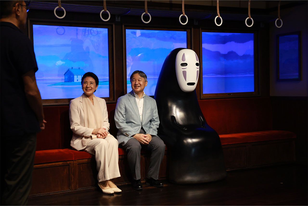 9月20日、『ジブリパーク』に足を運ばれた天皇、皇后両陛下。『なりきり名場面展』にて