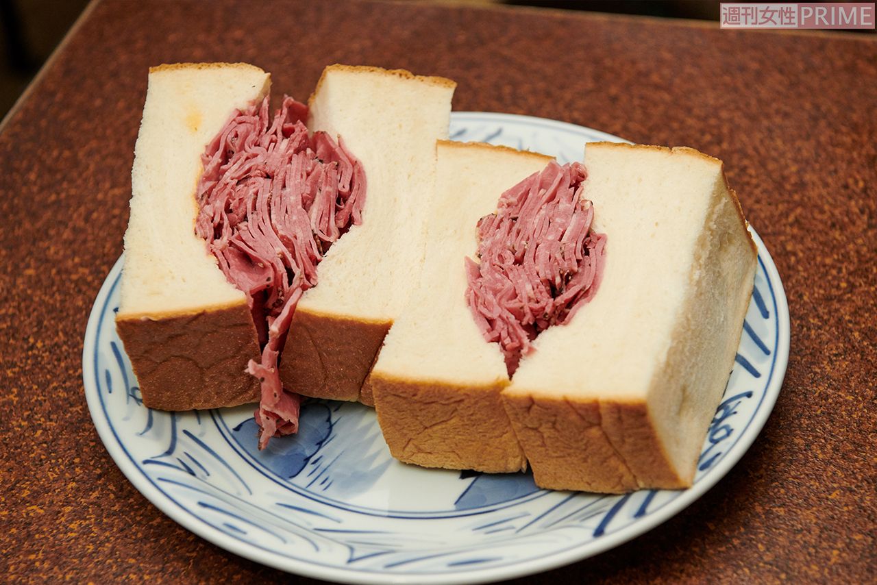 ギッシリお肉が詰まったパストラミビーフサンド（セットのみ）　撮影／山田智絵