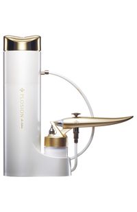 プロージョン　炭酸ミストユニットミスト化された液体に大量の炭酸を閉じ込める「高濃度炭酸デリバリーシステム」で肌を内側からよみがえらせるマシン。使うだけで肌のハリや弾力アップが実感できる。3万2780円／MTG　フリーダイヤル0120-467-222