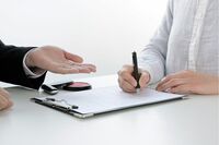 老いたひとり者は個人として認めない？　貸金庫申し込みで見えた厳しい現実