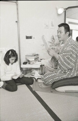 梅宮アンナと故・梅宮辰夫さん、楽屋にて（1982年2月22日）