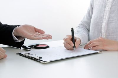 老いたひとり者は個人として認めない？　貸金庫申し込みで見えた厳しい現実