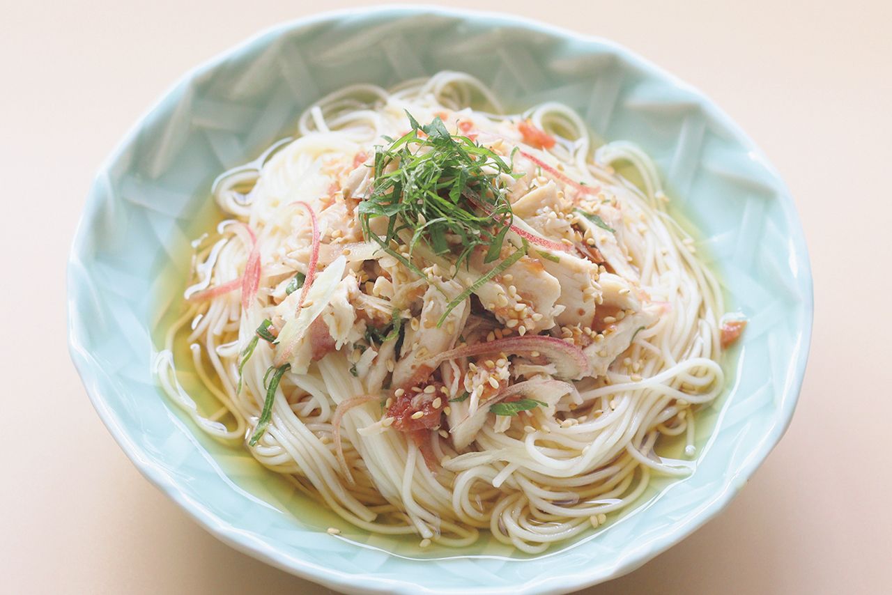 鶏ささみと香味野菜の梅肉そうめん