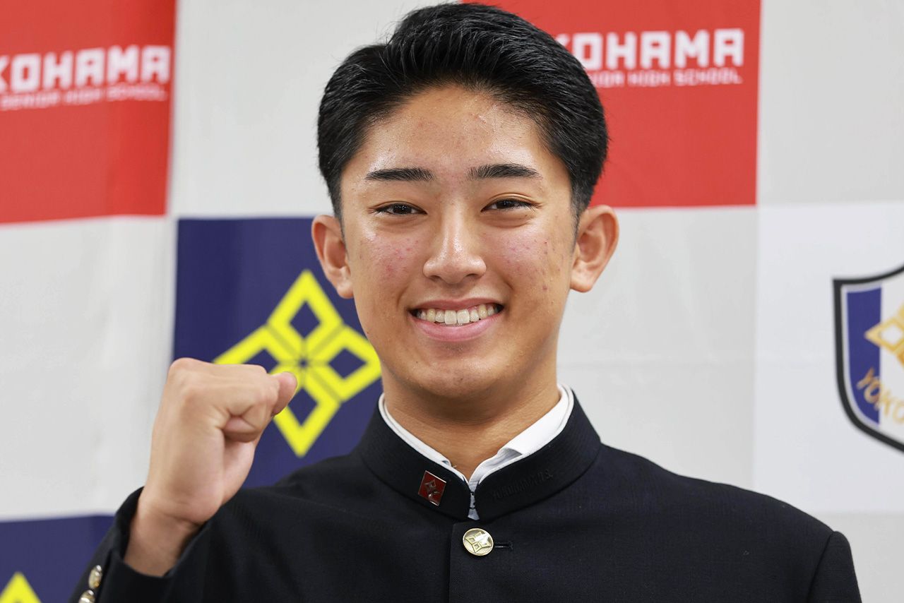 2026年10月15日に会見を開いた横浜高校・織田翔希投手　写真／共同通信社