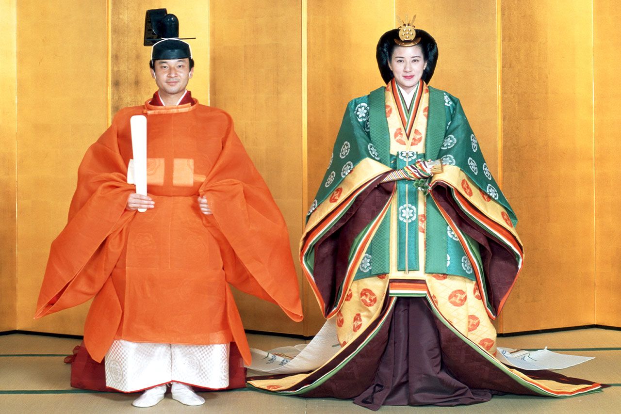 '93年6月、『結婚の儀』で皇太子さま（当時）が『黄丹袍』、雅子さまが『十二単』をお召しになられた。