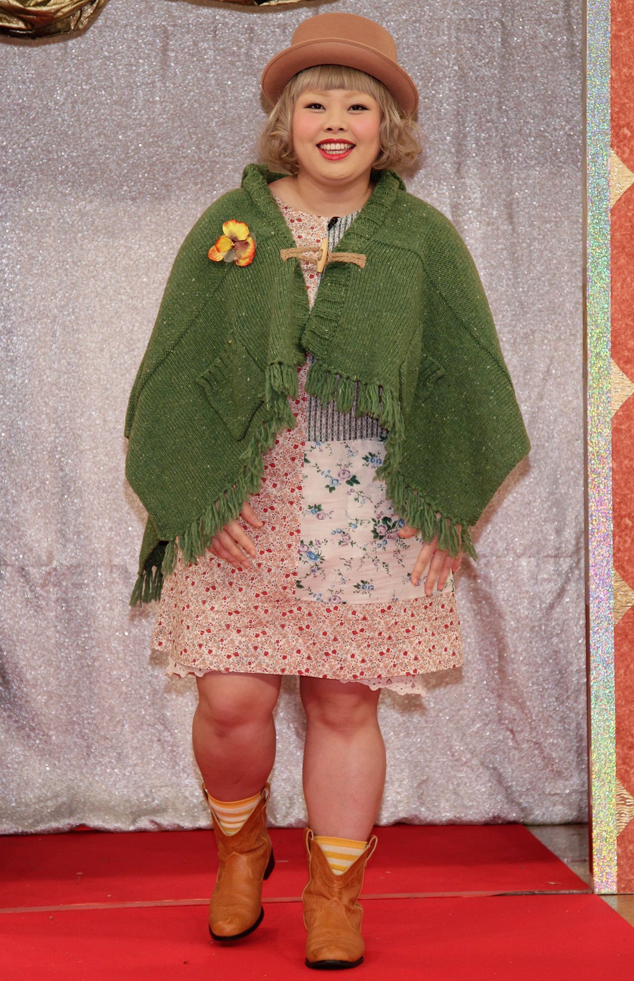 2011年　かわいらしいガーリーな装い。フジテレビ『笑っていいとも！』新レギュラー発表記者会見