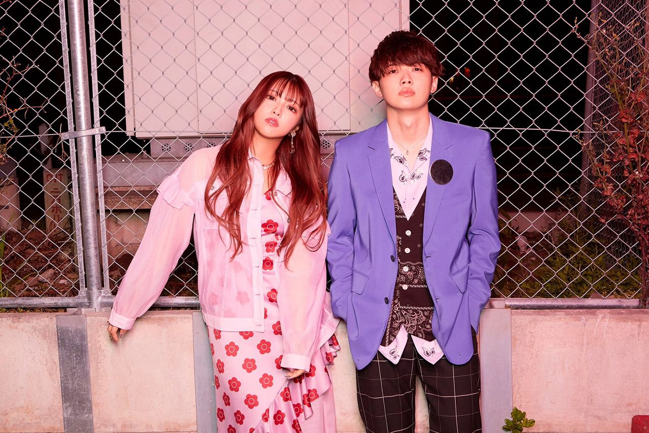 まるで恋人同士!? 『まるりとりゅうが』の2人（公式ツイッターより）