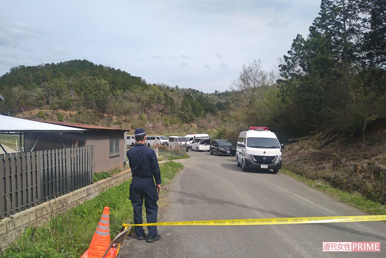 《京都小6男児行方不明事件》規制された遺体発見現場へと繋がる道