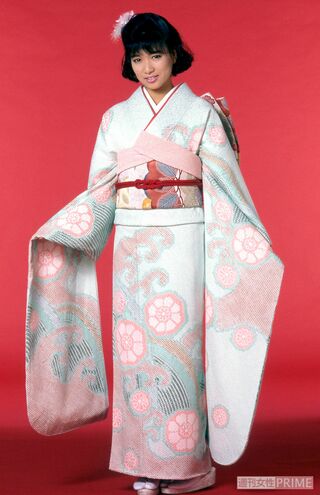 20歳を迎えての振り袖姿。順風満帆に見えた芸能生活だったが、この年に電撃的な引退宣言を