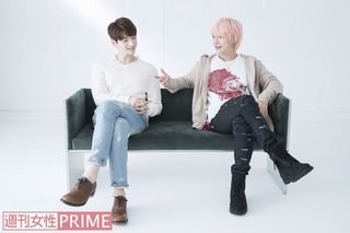 超新星のソンジェ（左）とユナク（右）