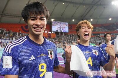 サッカーW杯日本代表は、ドイツとスペインに逆転勝利し予選リーグ1位で決勝トーナメントに。クロアチア戦はPKにもつれ込む熱戦で、深夜の生中継は視聴率34.6％を記録。目標のベスト8には届かなかった。