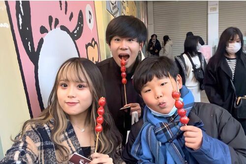 上京した際に“ありえないくらい声をかけられた”3人。真ん中が無職ニキ（提供写真）