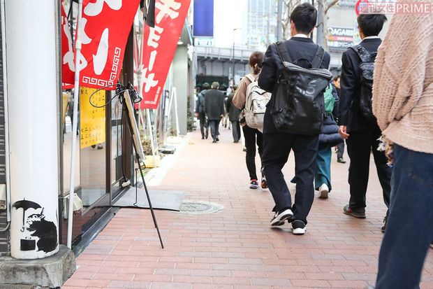 新橋から近い築地市場移転で逃げ出したというネズミがモチーフ？