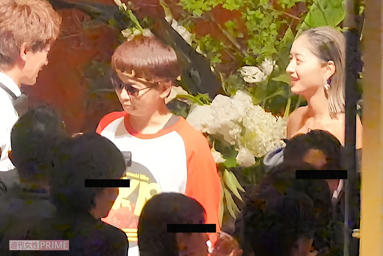 二次会の様子（左から大倉士門、バイク川崎バイク、みちょぱ）