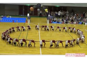 ブリッジ歩きで円をつくる園児たちには目を見張るが……（保育園のFacebookより）