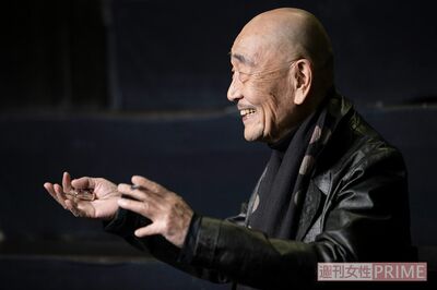 紫煙を燻らせながらロングインタビューに応じてくれた麿さん、強面の姿とは真逆の優しい語り口に引き込まれる　撮影／矢島泰輔