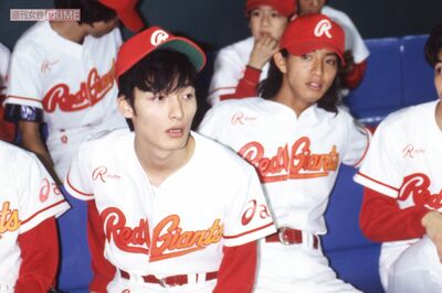 木村拓哉と草なぎ剛がSMAP解散以来6年ぶりの“再会” 楽屋訪問で生返事のそっけない会話に拭えぬ不仲説も…